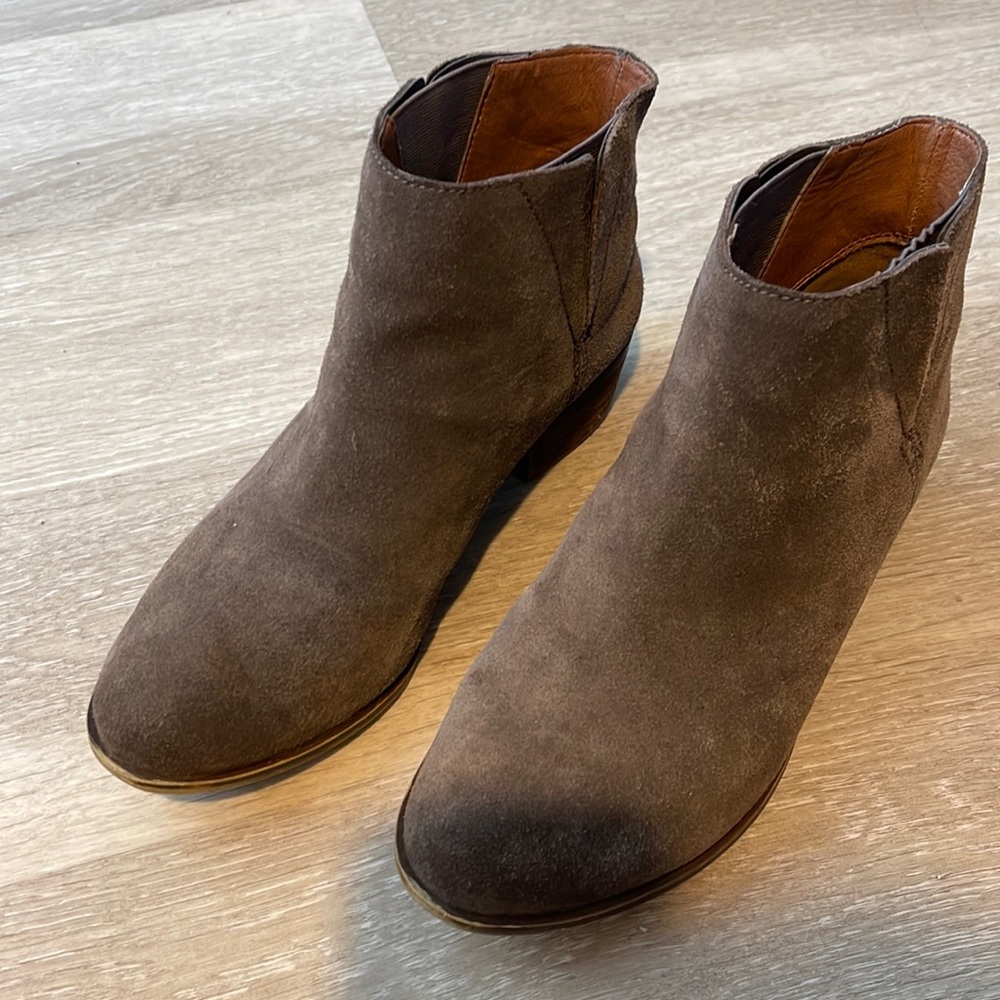 Lucky Brand brown suede boots size 7.5